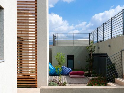 A Stunning Modern Home Perched on Top of a Rocky Hill Overlooking the Mountains in Mikhmanim, Israel by SaaB Architects (7)