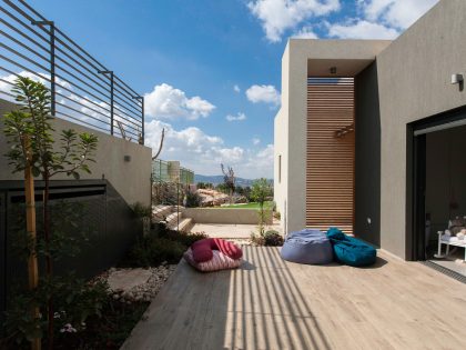 A Stunning Modern Home Perched on Top of a Rocky Hill Overlooking the Mountains in Mikhmanim, Israel by SaaB Architects (8)