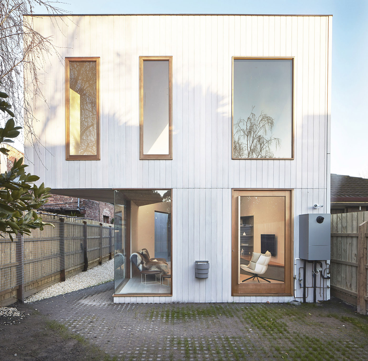 A Stunning Modern Home with Unique and Unconventional Layouts in Richmond by Edwards Moore (1)