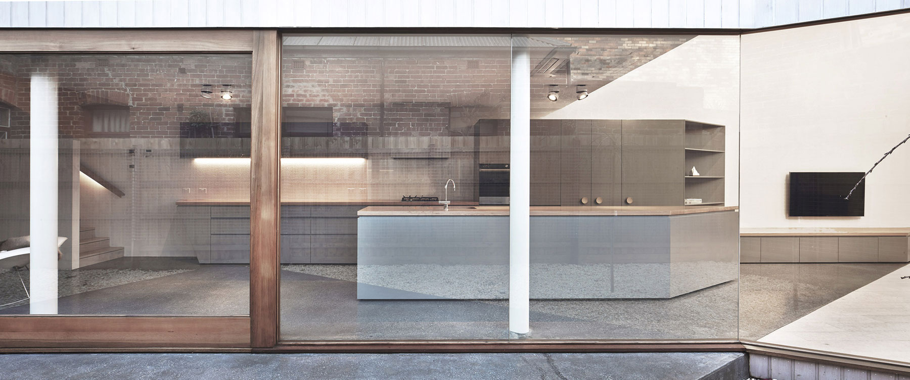 A Stunning Modern Home with Unique and Unconventional Layouts in Richmond by Edwards Moore (11)