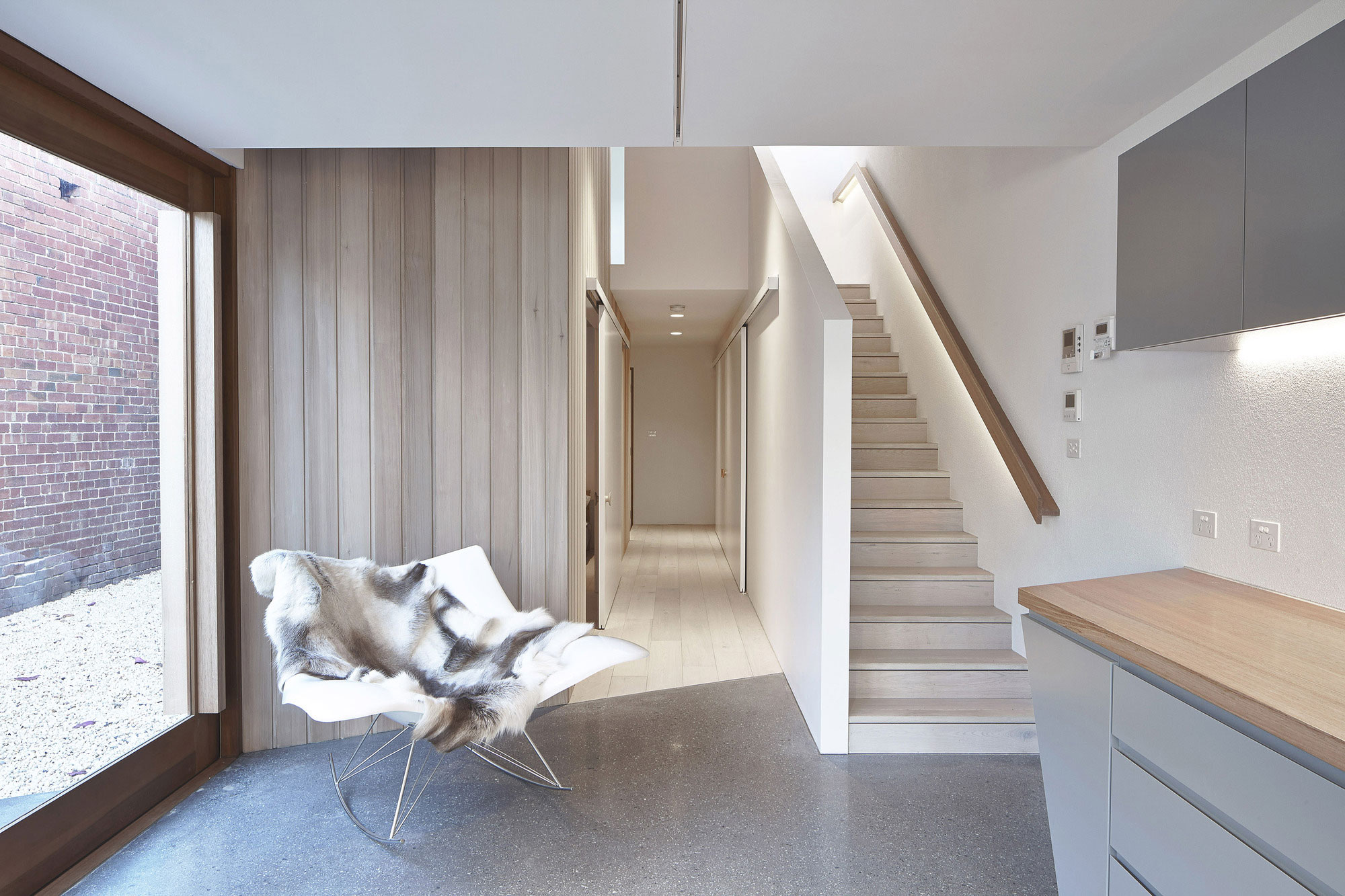 A Stunning Modern Home with Unique and Unconventional Layouts in Richmond by Edwards Moore (17)