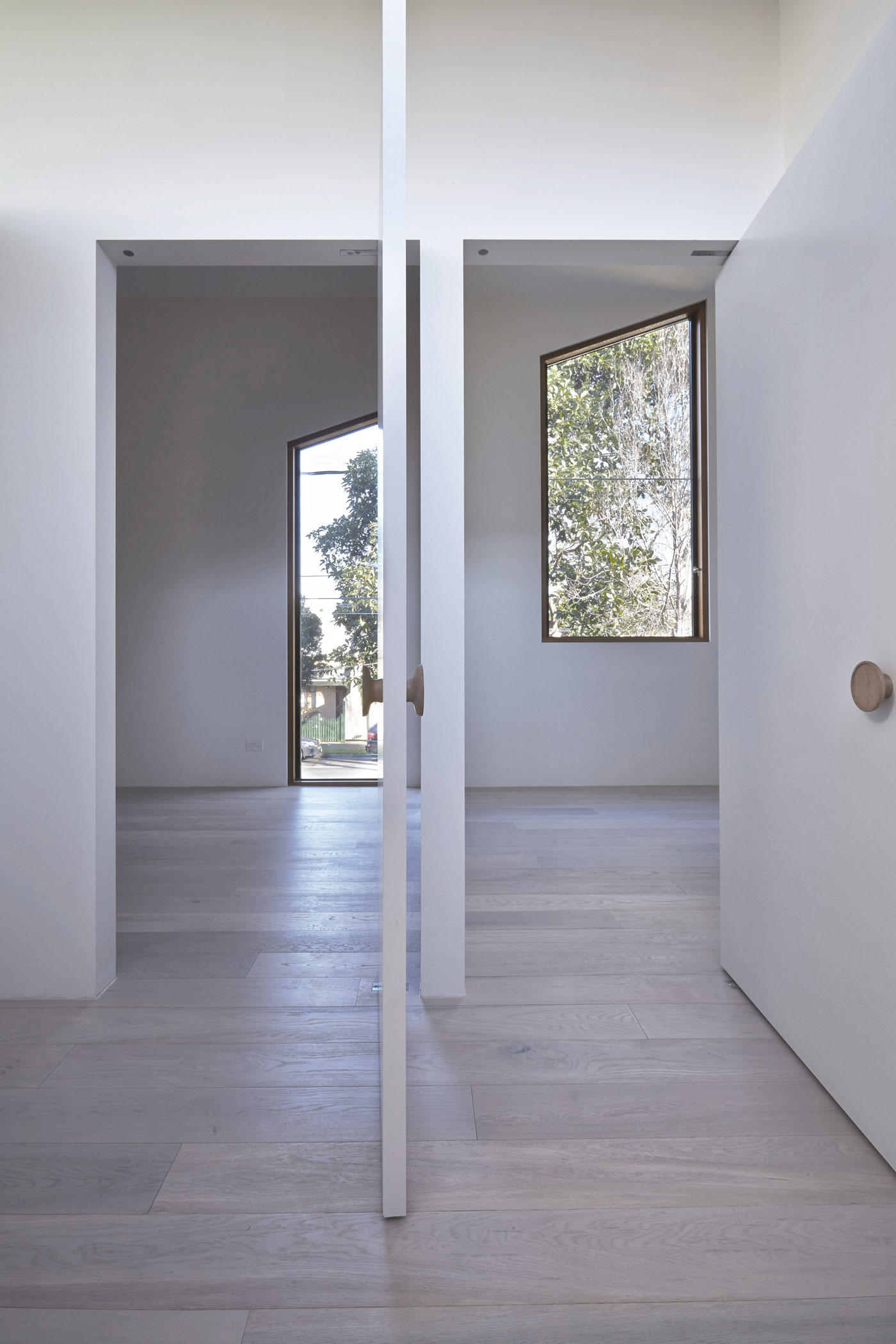 A Stunning Modern Home with Unique and Unconventional Layouts in Richmond by Edwards Moore (18)