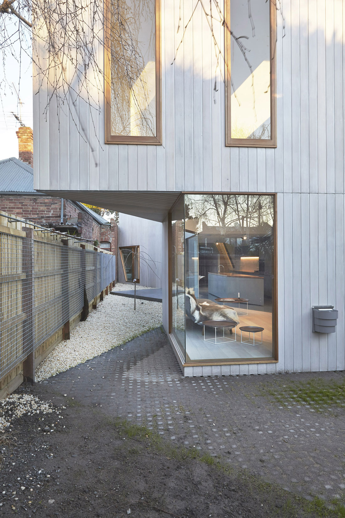 A Stunning Modern Home with Unique and Unconventional Layouts in Richmond by Edwards Moore (2)