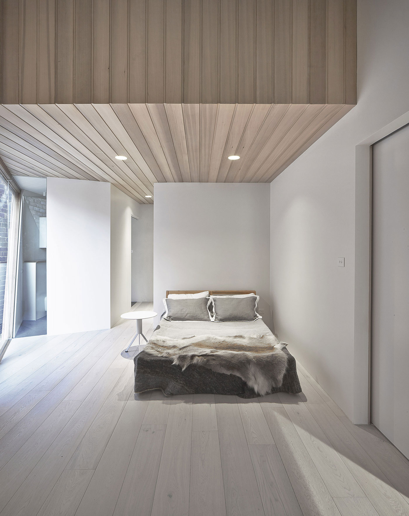 A Stunning Modern Home with Unique and Unconventional Layouts in Richmond by Edwards Moore (20)