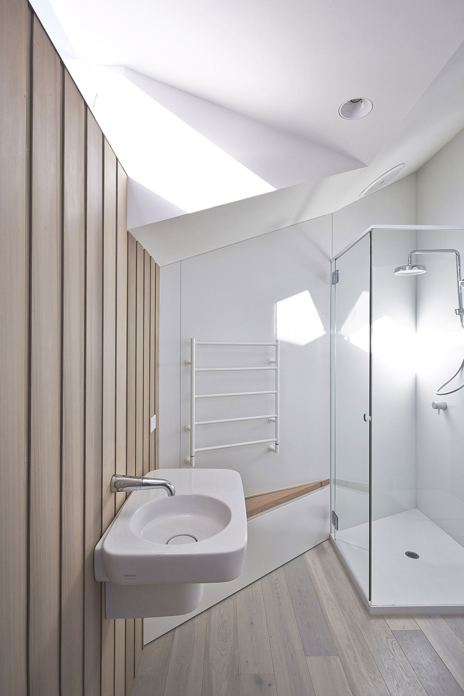 A Stunning Modern Home with Unique and Unconventional Layouts in Richmond by Edwards Moore (21)