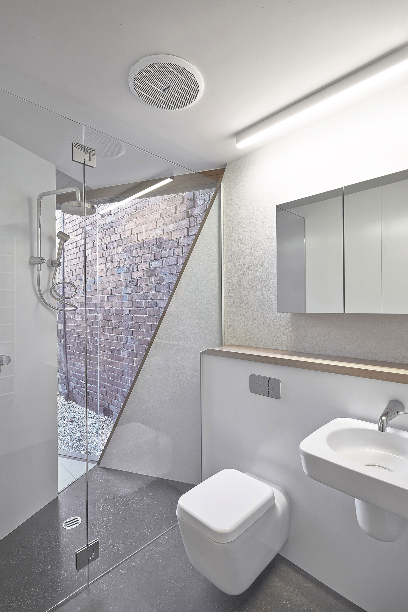 A Stunning Modern Home with Unique and Unconventional Layouts in Richmond by Edwards Moore (23)