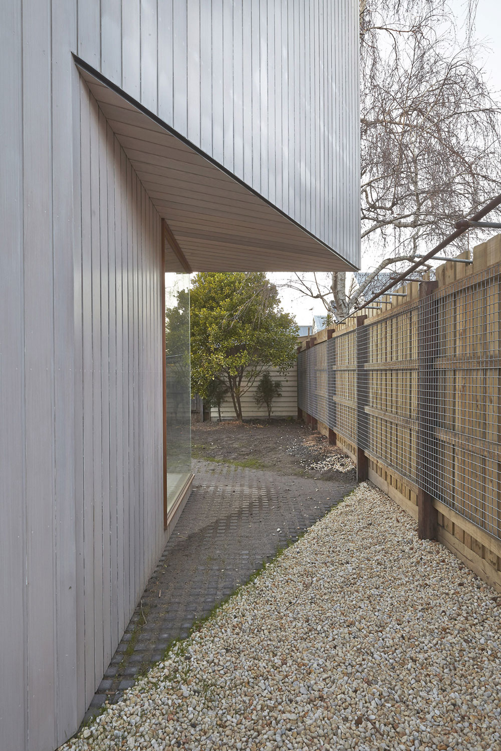 A Stunning Modern Home with Unique and Unconventional Layouts in Richmond by Edwards Moore (4)
