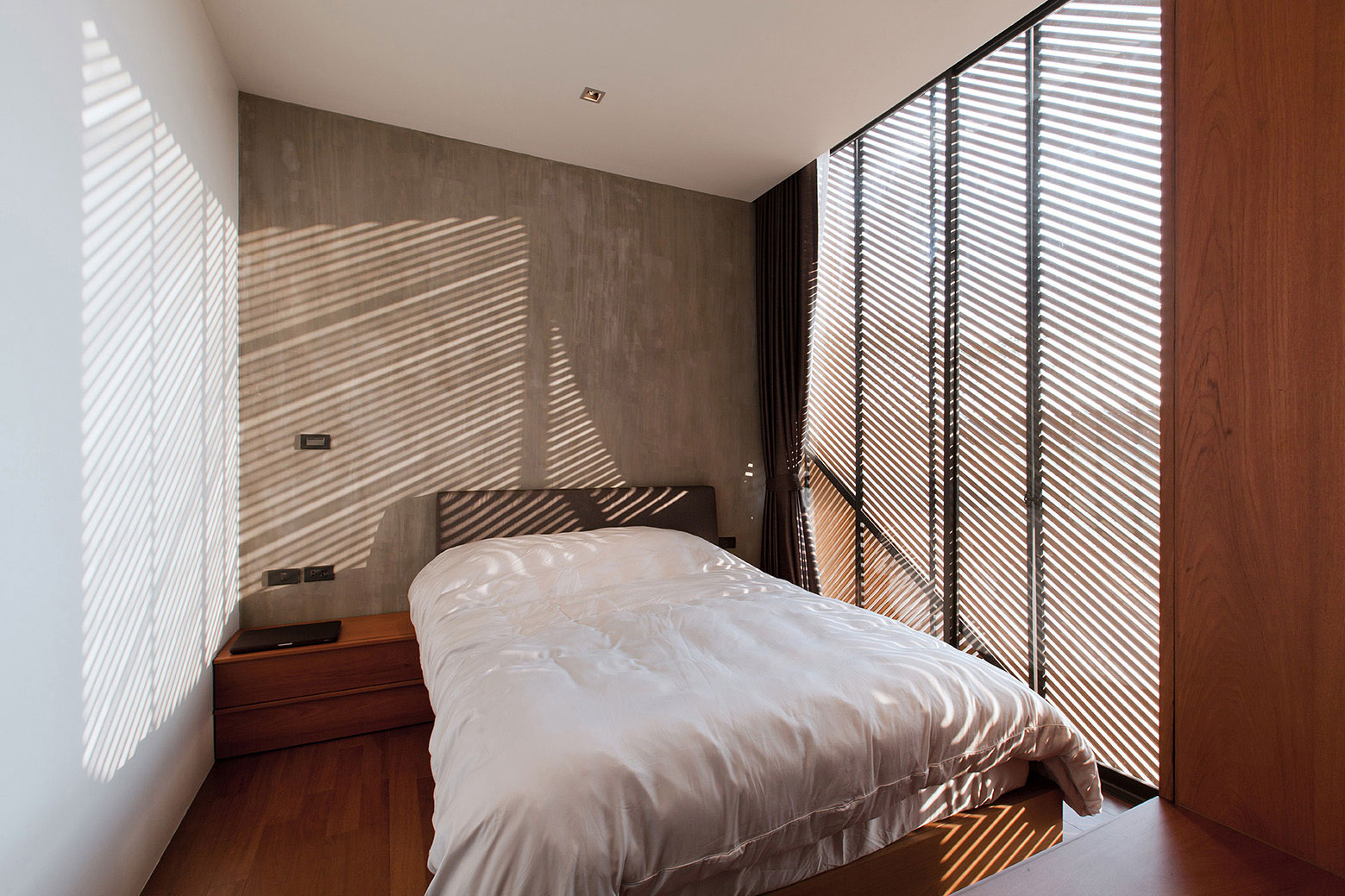 A Stunning Modern House with Gorgeous Inner Courtyards in Pak Chong District by IDIN Architects (19)