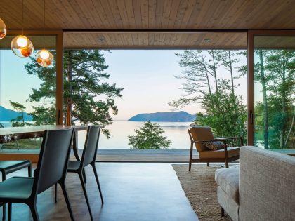 A Stunning Modern Retreat Nestled into the Superb Landscape of Orcas Island by Heliotrope Architects (12)