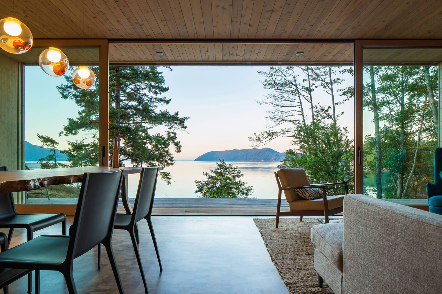 A Stunning Modern Retreat Nestled into the Superb Landscape of Orcas Island by Heliotrope Architects (12)