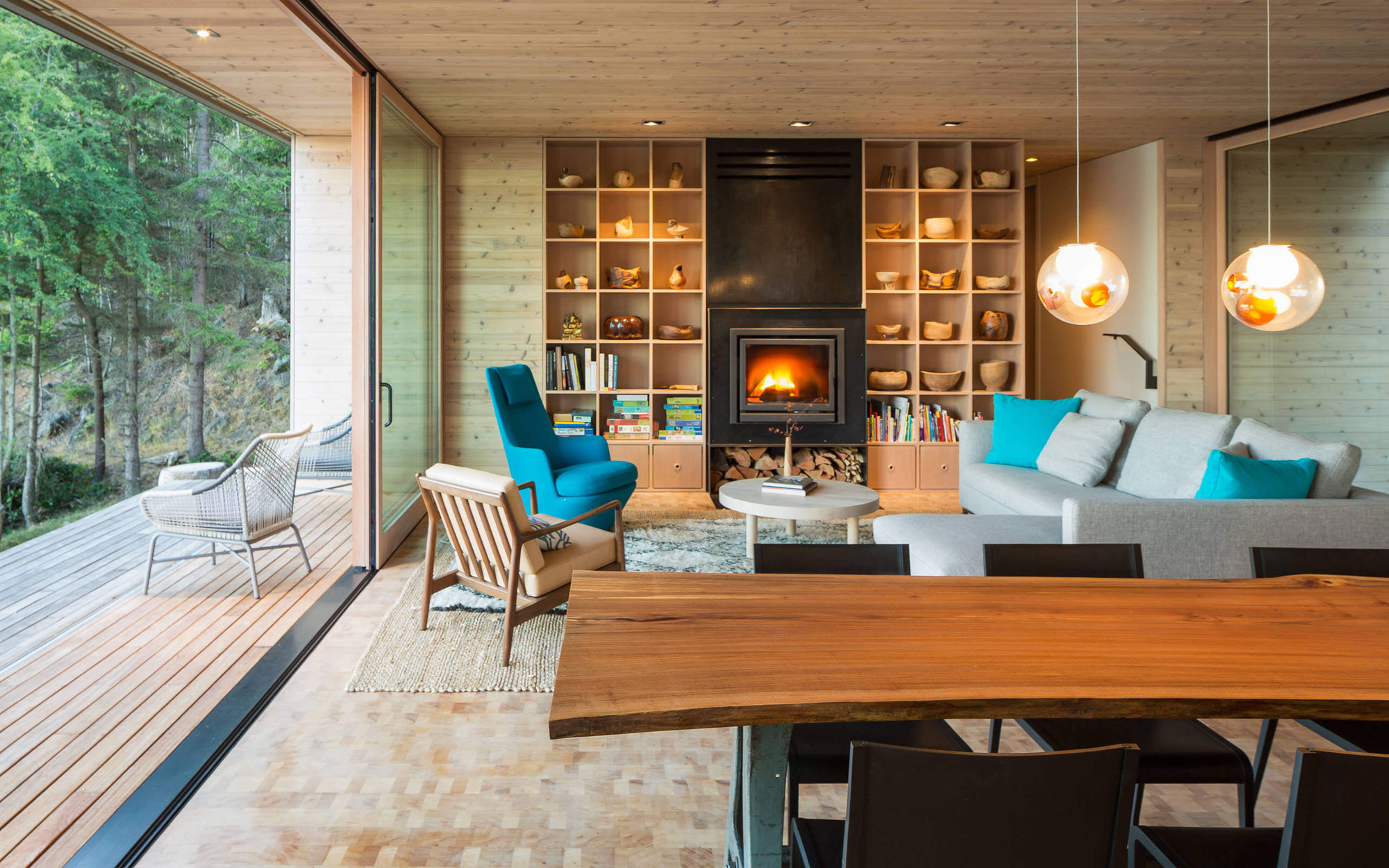 A Stunning Modern Retreat Nestled into the Superb Landscape of Orcas Island by Heliotrope Architects (14)