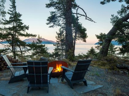 A Stunning Modern Retreat Nestled into the Superb Landscape of Orcas Island by Heliotrope Architects (19)