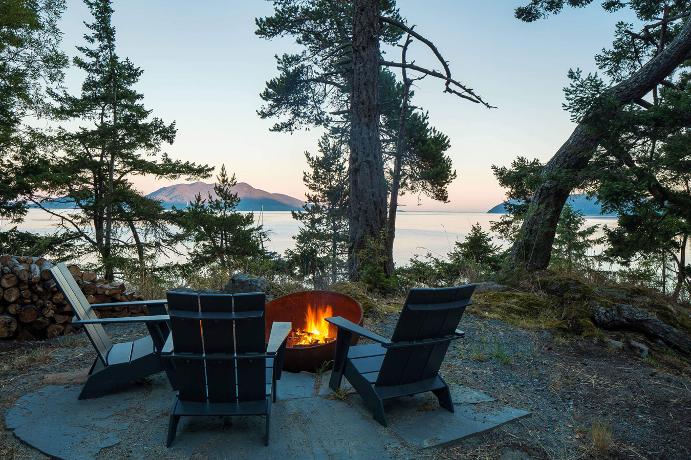 A Stunning Modern Retreat Nestled into the Superb Landscape of Orcas Island by Heliotrope Architects (19)
