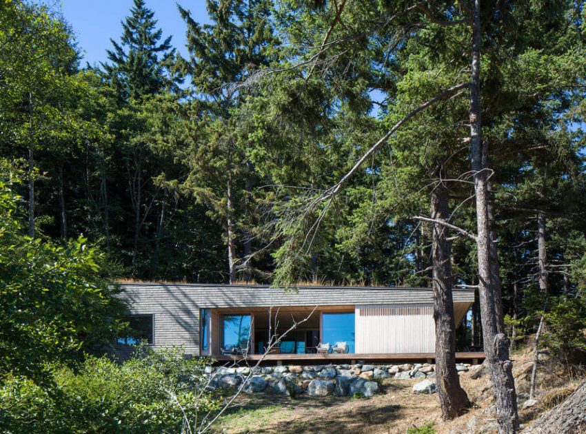 A Stunning Modern Retreat Nestled into the Superb Landscape of Orcas Island by Heliotrope Architects (2)