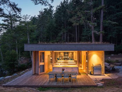 A Stunning Modern Retreat Nestled into the Superb Landscape of Orcas Island by Heliotrope Architects (23)