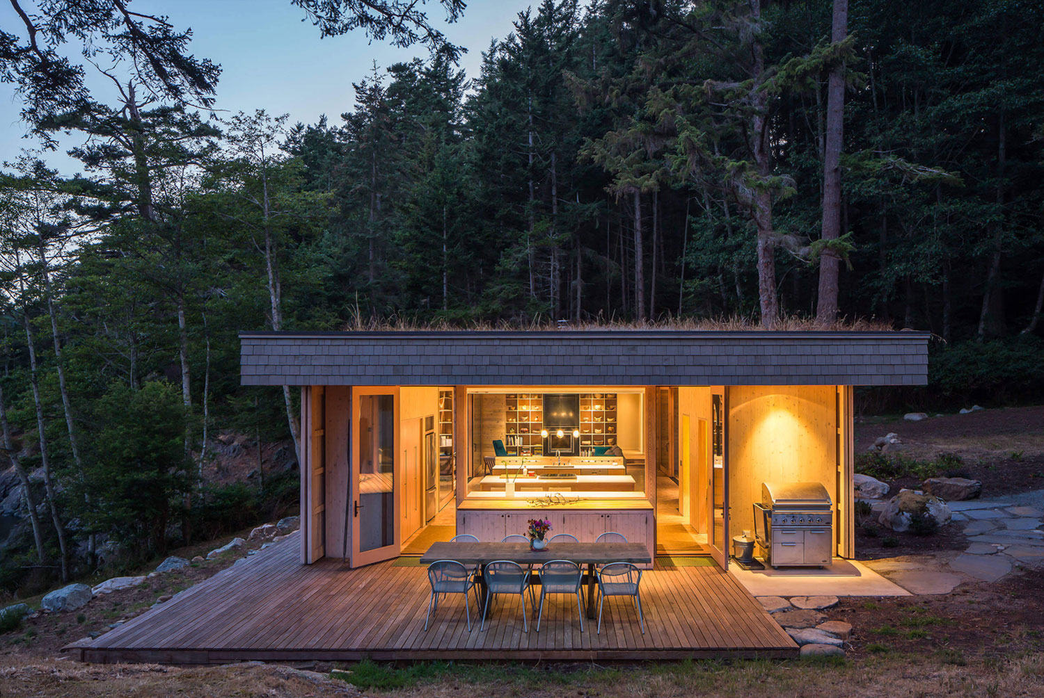 A Stunning Modern Retreat Nestled into the Superb Landscape of Orcas Island by Heliotrope Architects (23)