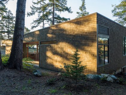 A Stunning Modern Retreat Nestled into the Superb Landscape of Orcas Island by Heliotrope Architects (5)