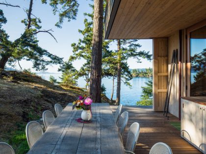 A Stunning Modern Retreat Nestled into the Superb Landscape of Orcas Island by Heliotrope Architects (7)