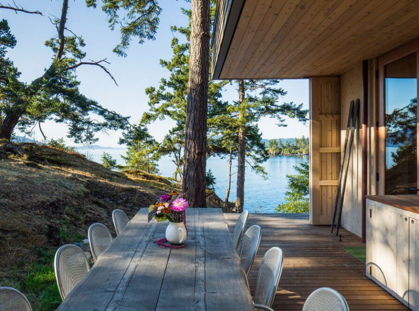 A Stunning Modern Retreat Nestled into the Superb Landscape of Orcas Island by Heliotrope Architects (7)