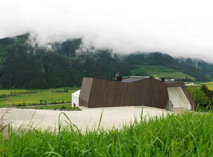 A Stunning Mountain House Nestled on the Hillside Overlooking the Austrian Alps in Austria by SoNo arhitekti (5)