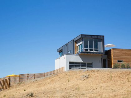 A Stunning and Elegant Contemporary Home Perched on the Hills of Cloverdale by Chris Pardo Design: Elemental Architecture & Method Homes (1)