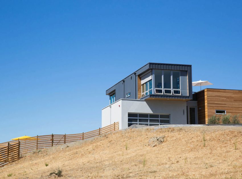 A Stunning and Elegant Contemporary Home Perched on the Hills of Cloverdale by Chris Pardo Design: Elemental Architecture & Method Homes (1)