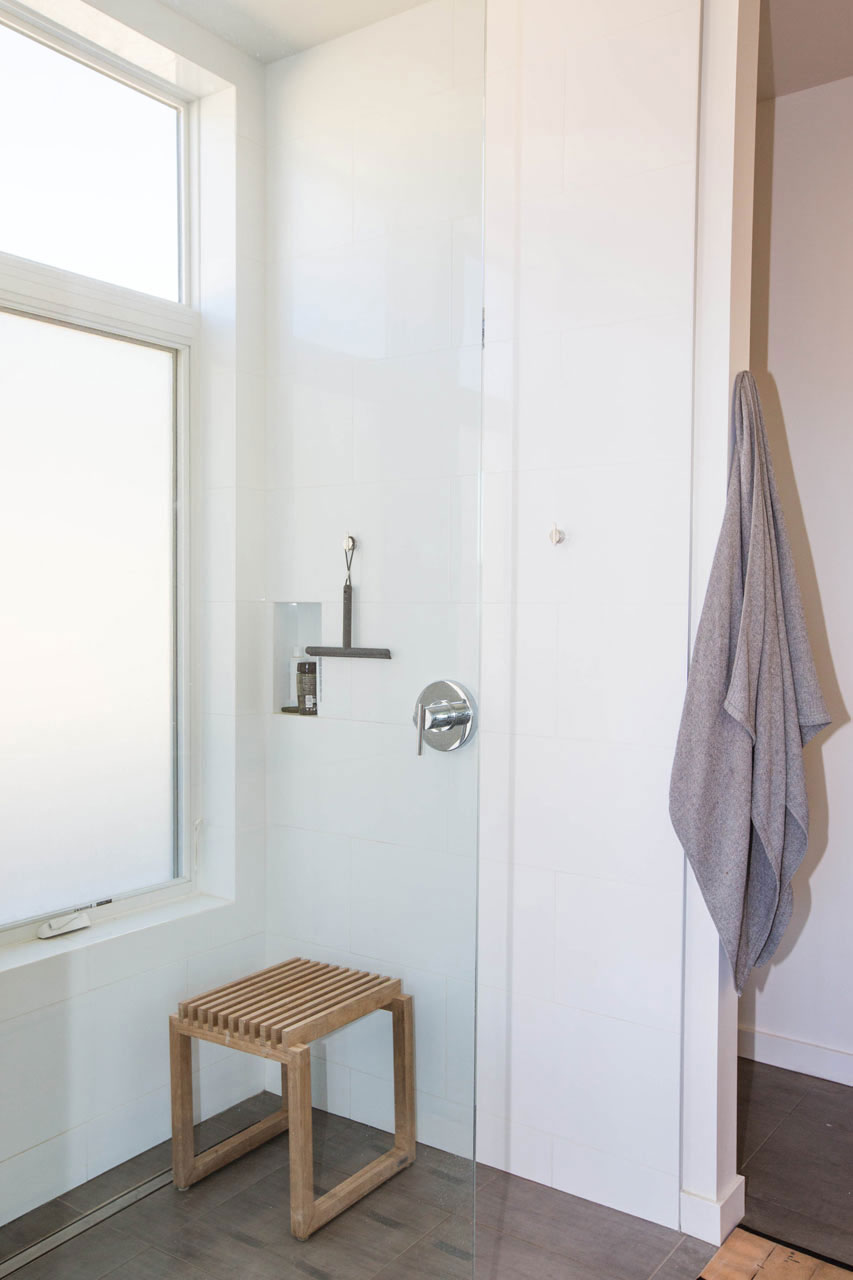 A Stunning and Elegant Contemporary Home Perched on the Hills of Cloverdale by Chris Pardo Design: Elemental Architecture & Method Homes (14)