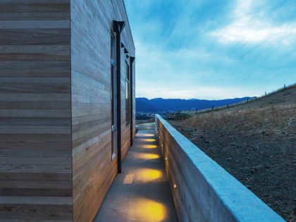 A Stunning and Elegant Contemporary Home Perched on the Hills of Cloverdale by Chris Pardo Design: Elemental Architecture & Method Homes (18)