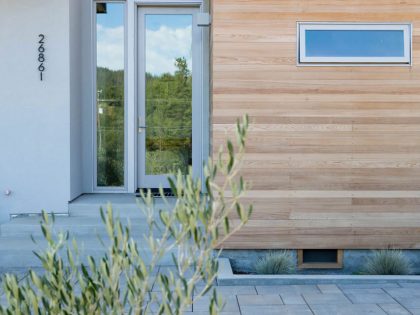 A Stunning and Elegant Contemporary Home Perched on the Hills of Cloverdale by Chris Pardo Design: Elemental Architecture & Method Homes (4)