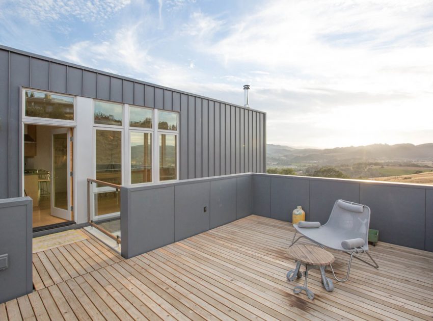 A Stunning and Elegant Contemporary Home Perched on the Hills of Cloverdale by Chris Pardo Design: Elemental Architecture & Method Homes (6)