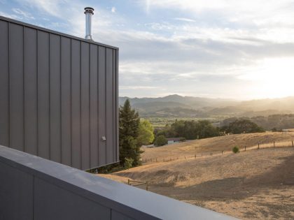 A Stunning and Elegant Contemporary Home Perched on the Hills of Cloverdale by Chris Pardo Design: Elemental Architecture & Method Homes (8)