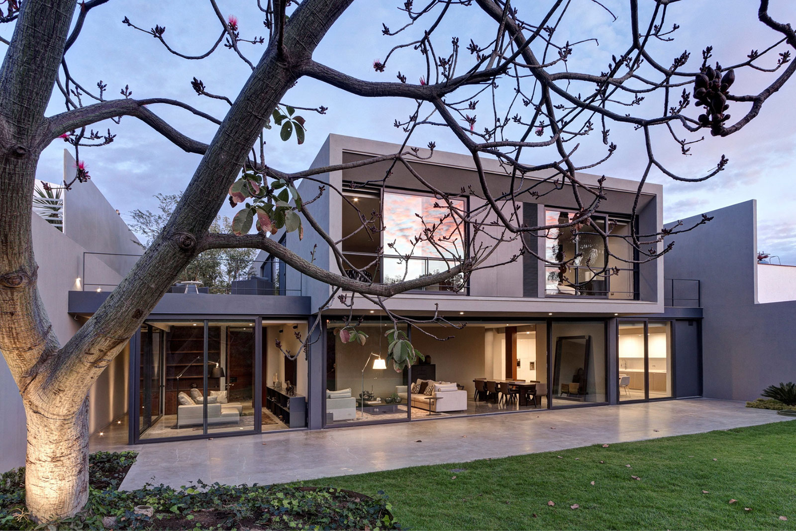 A Stunning and Luxurious Contemporary Home in Zapopan, Mexico by Elías Rizo Arquitectos (1)