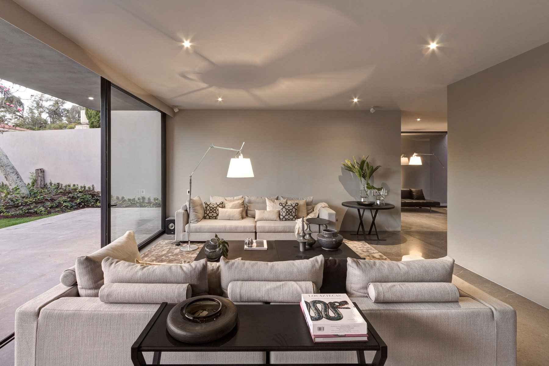 A Stunning and Luxurious Contemporary Home in Zapopan, Mexico by Elías Rizo Arquitectos (11)