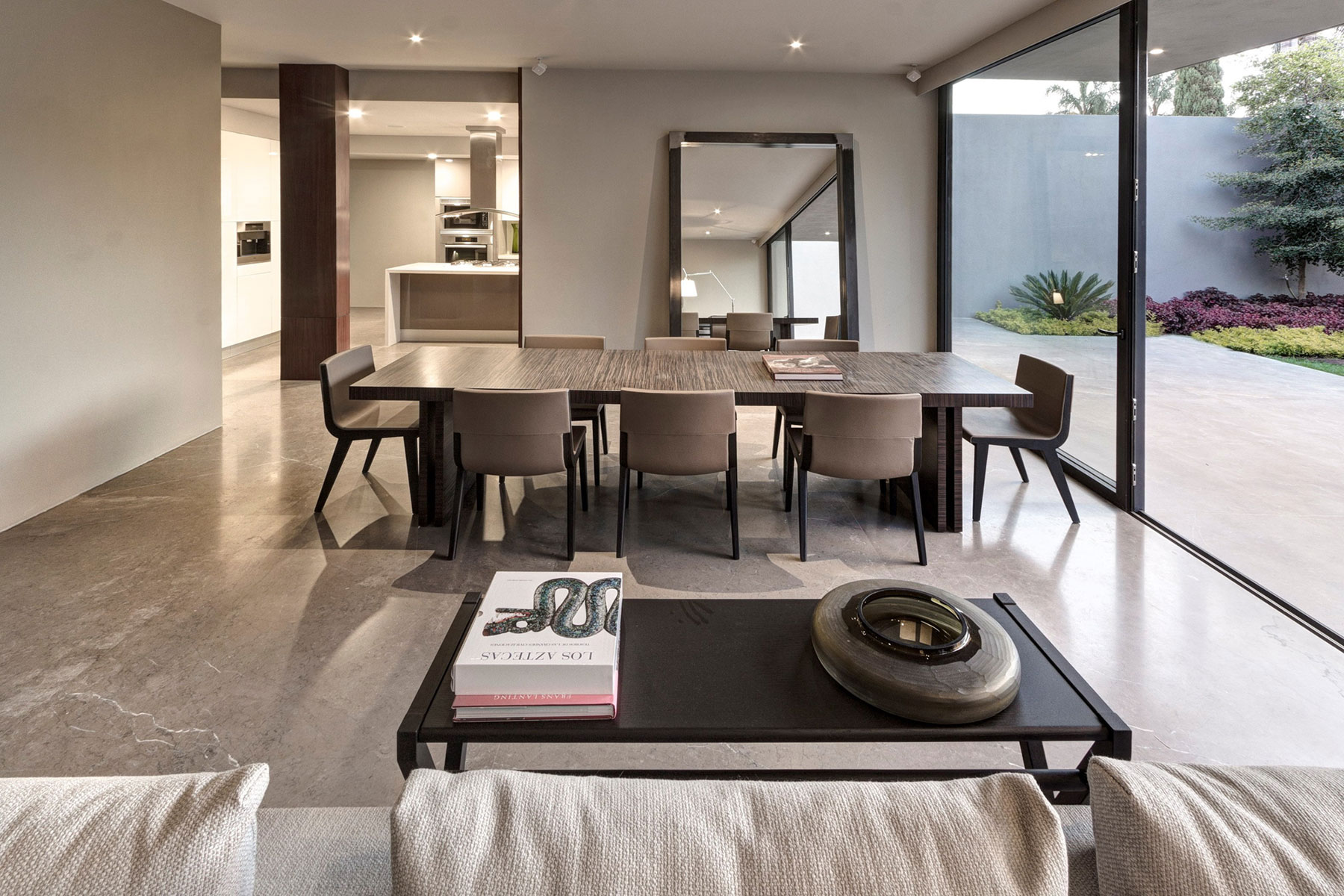 A Stunning and Luxurious Contemporary Home in Zapopan, Mexico by Elías Rizo Arquitectos (14)