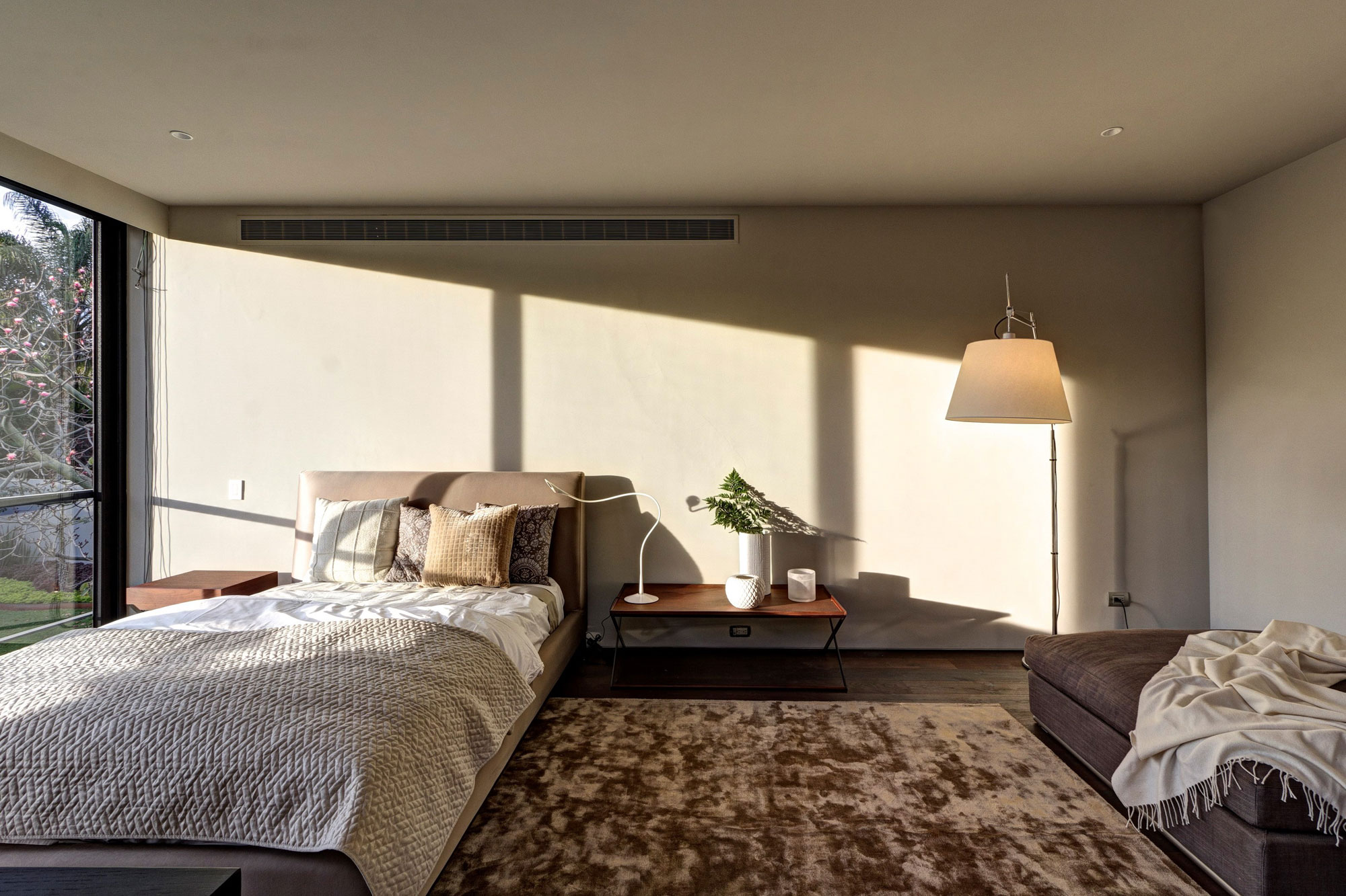 A Stunning and Luxurious Contemporary Home in Zapopan, Mexico by Elías Rizo Arquitectos (17)