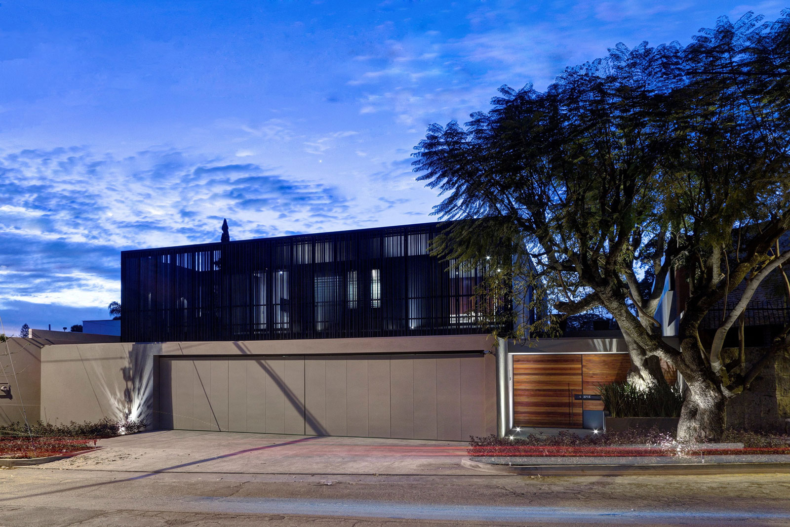 A Stunning and Luxurious Contemporary Home in Zapopan, Mexico by Elías Rizo Arquitectos (18)