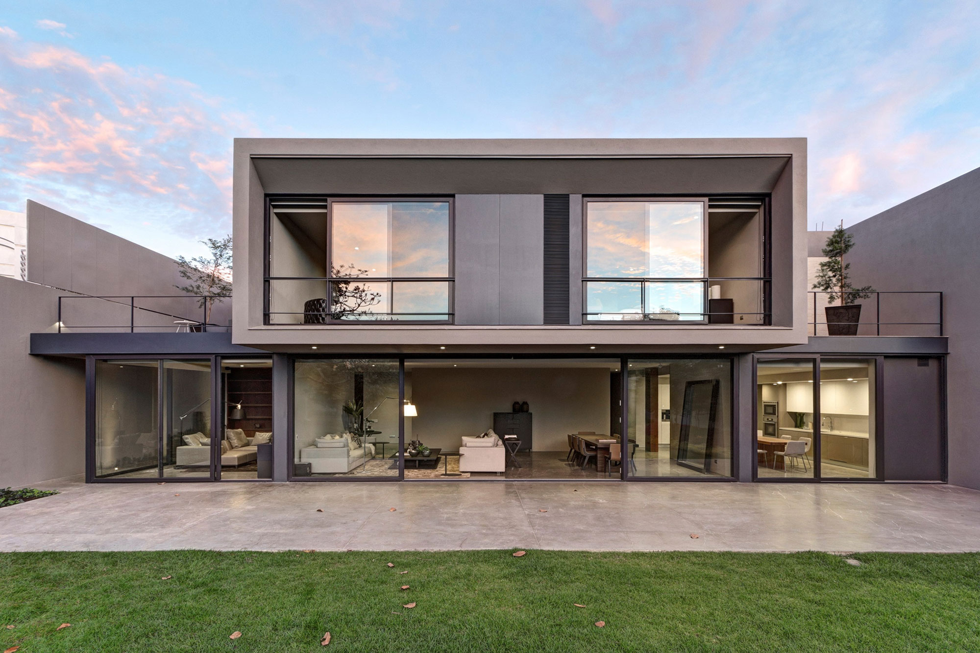 A Stunning and Luxurious Contemporary Home in Zapopan, Mexico by Elías Rizo Arquitectos (2)