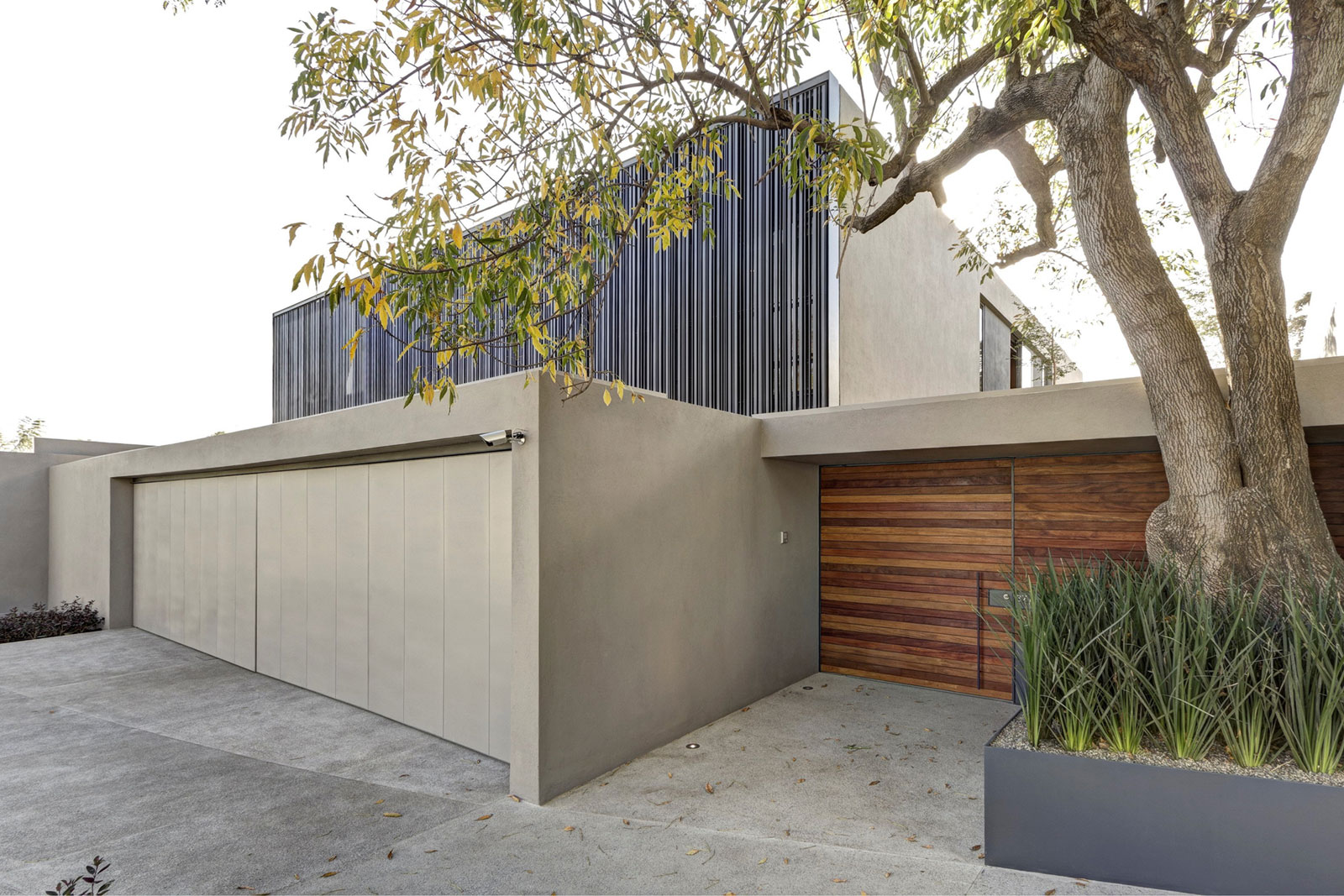 A Stunning and Luxurious Contemporary Home in Zapopan, Mexico by Elías Rizo Arquitectos (3)