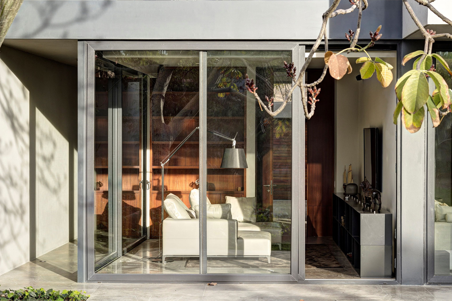 A Stunning and Luxurious Contemporary Home in Zapopan, Mexico by Elías Rizo Arquitectos (9)