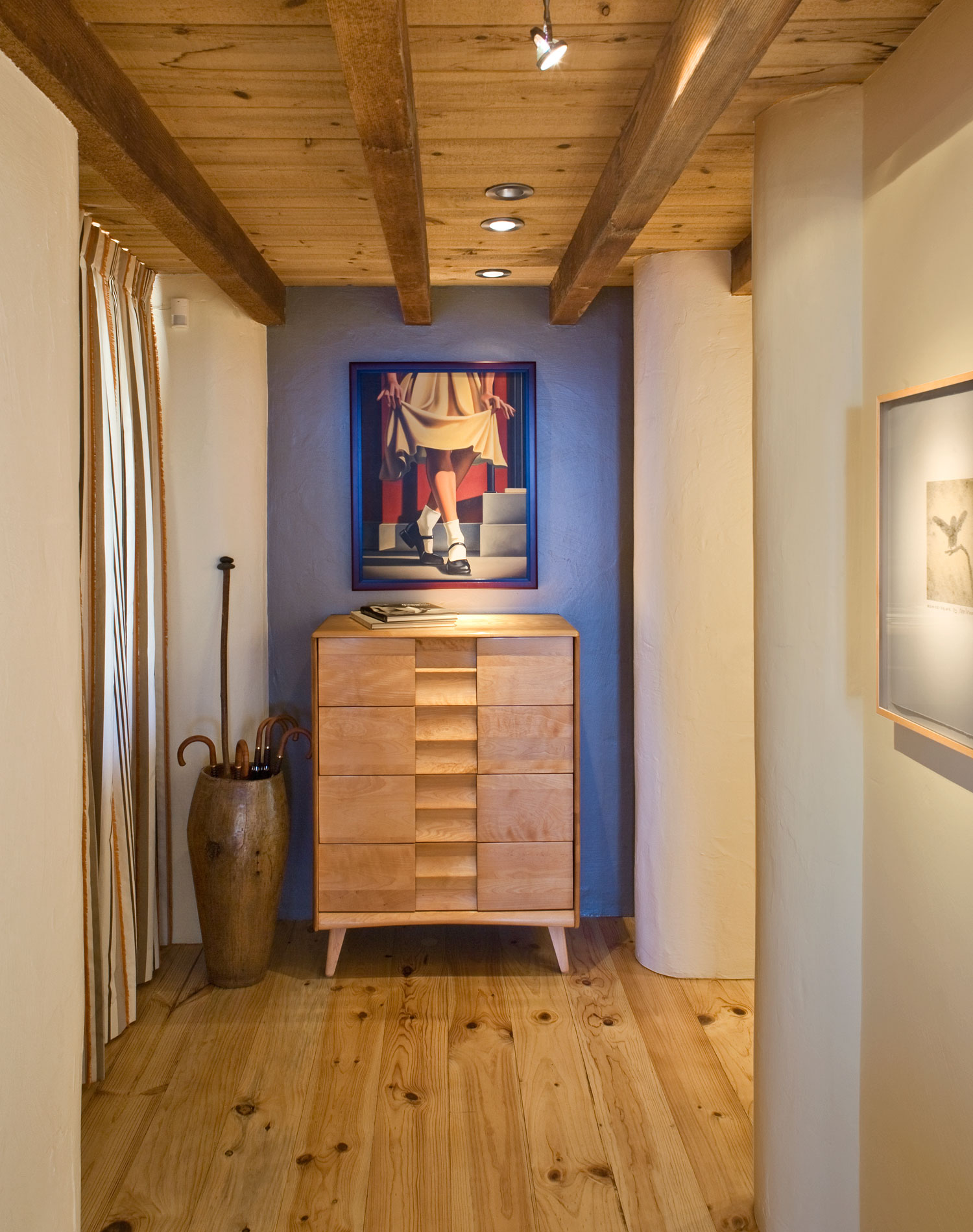 A Stunning and Playful Home with Mid-Century and Earth Tone Accents in Carmel by Studio Schicketanz (12)