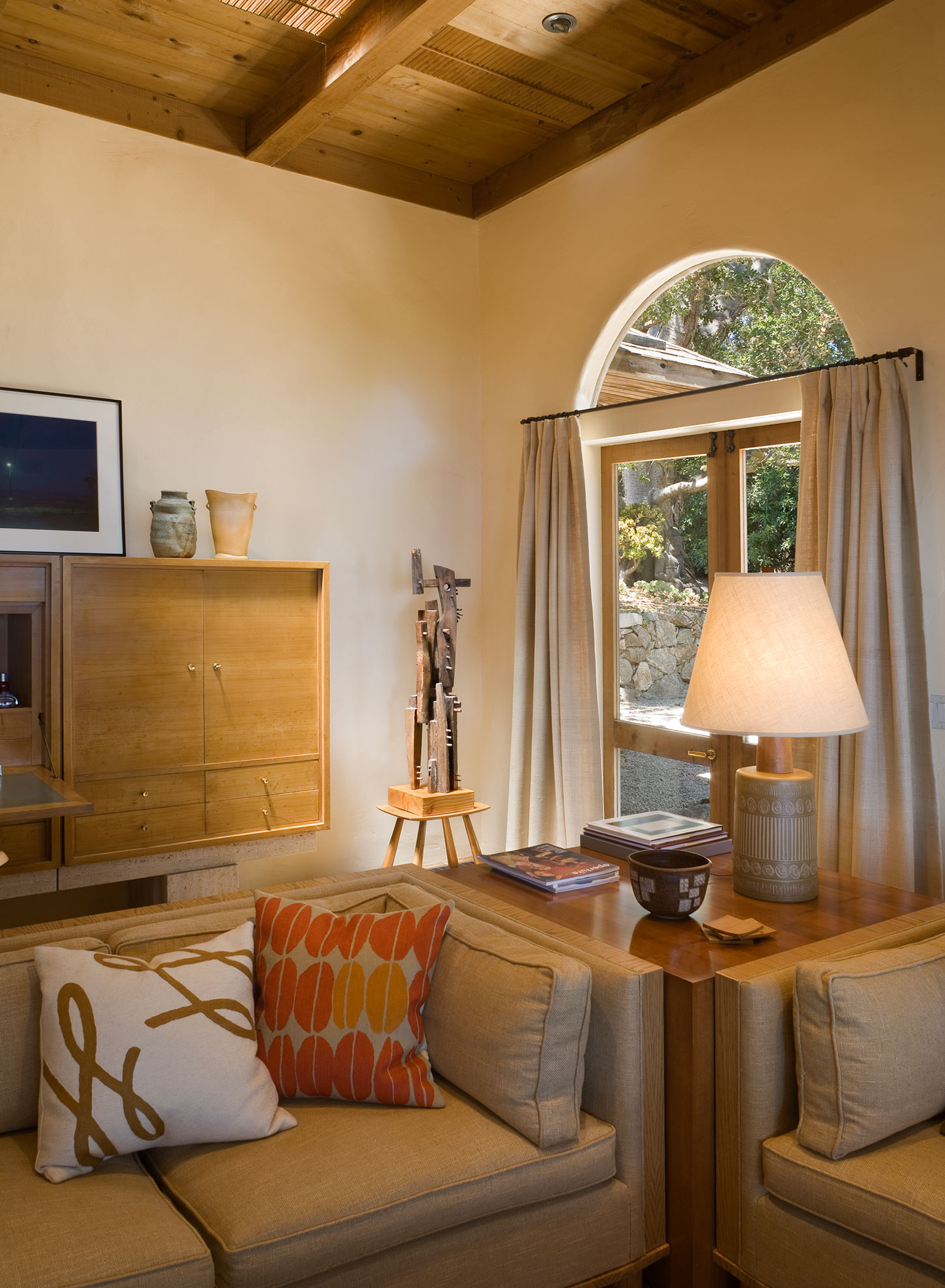 A Stunning and Playful Home with Mid-Century and Earth Tone Accents in Carmel by Studio Schicketanz (8)