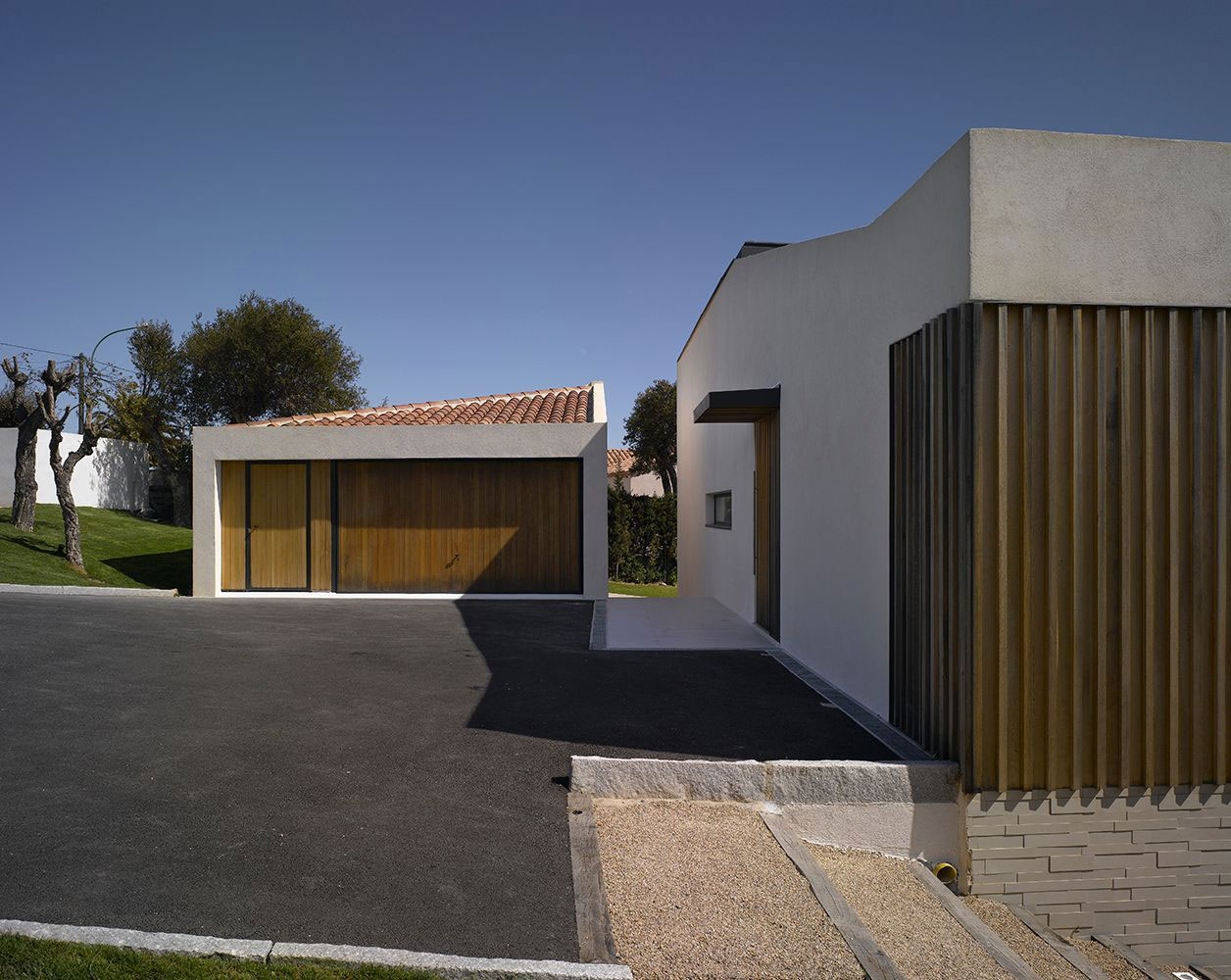 A Stunning and Spacious Home with Simple and Modern Lines in Saint-Tropez, France by JaK Studio (1)