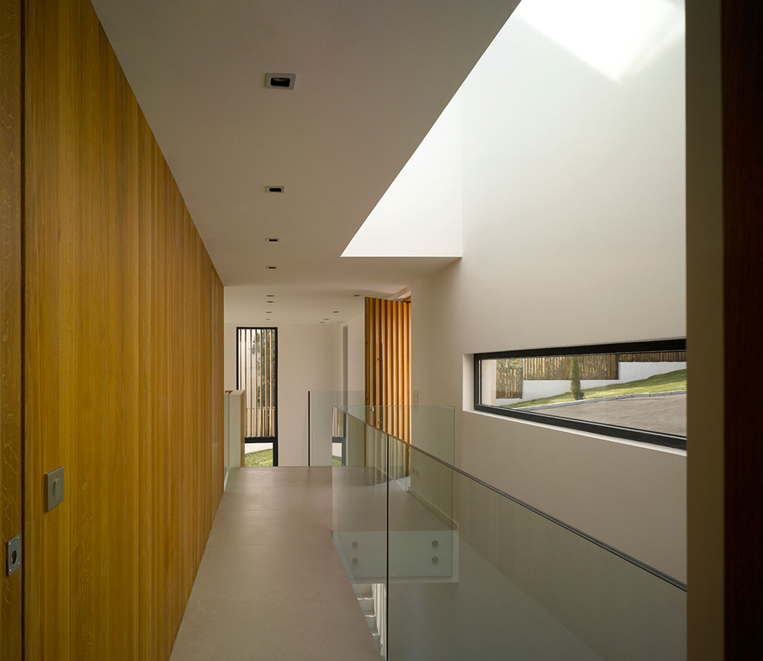 A Stunning and Spacious Home with Simple and Modern Lines in Saint-Tropez, France by JaK Studio (15)