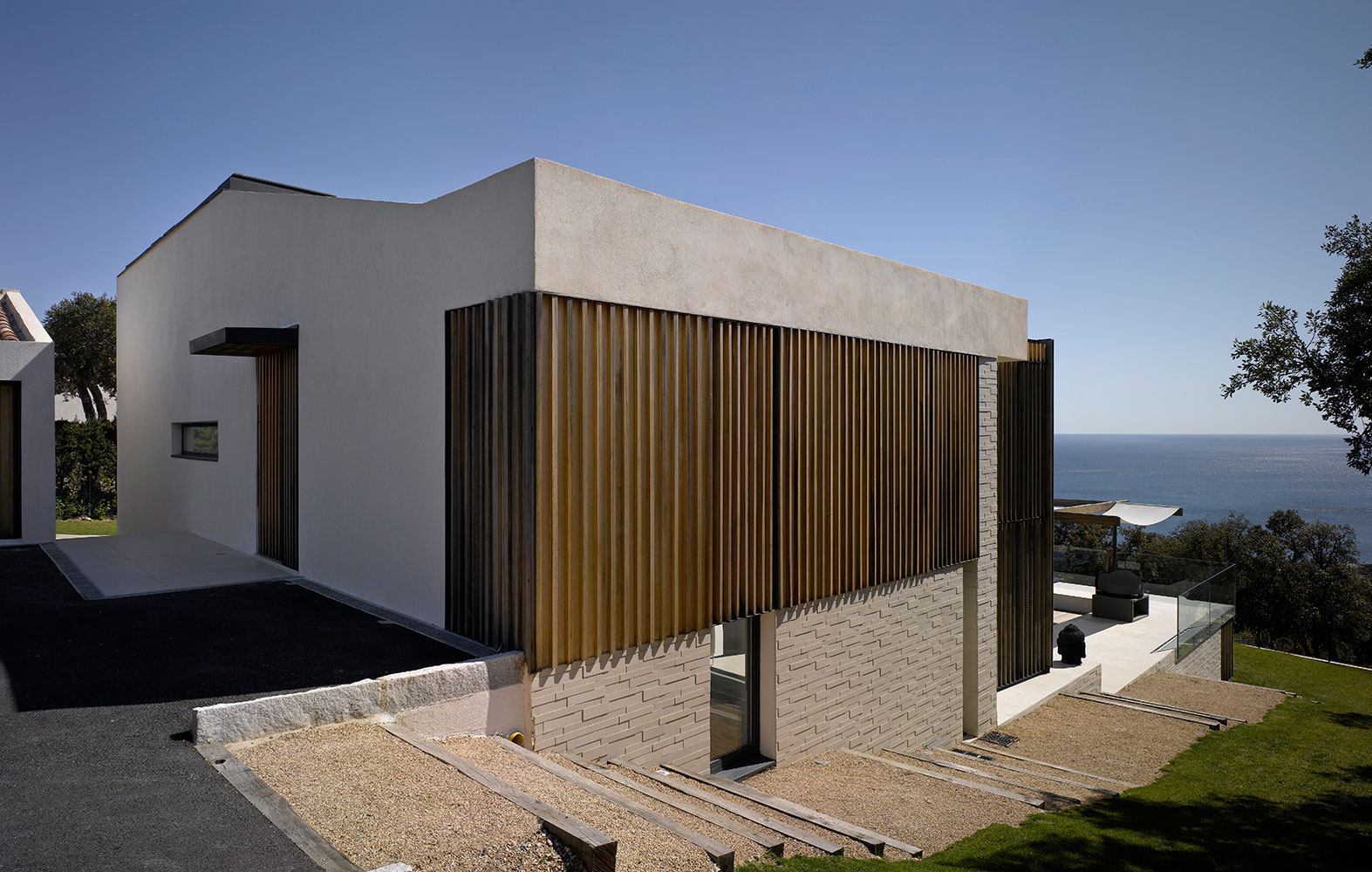 A Stunning and Spacious Home with Simple and Modern Lines in Saint-Tropez, France by JaK Studio (2)