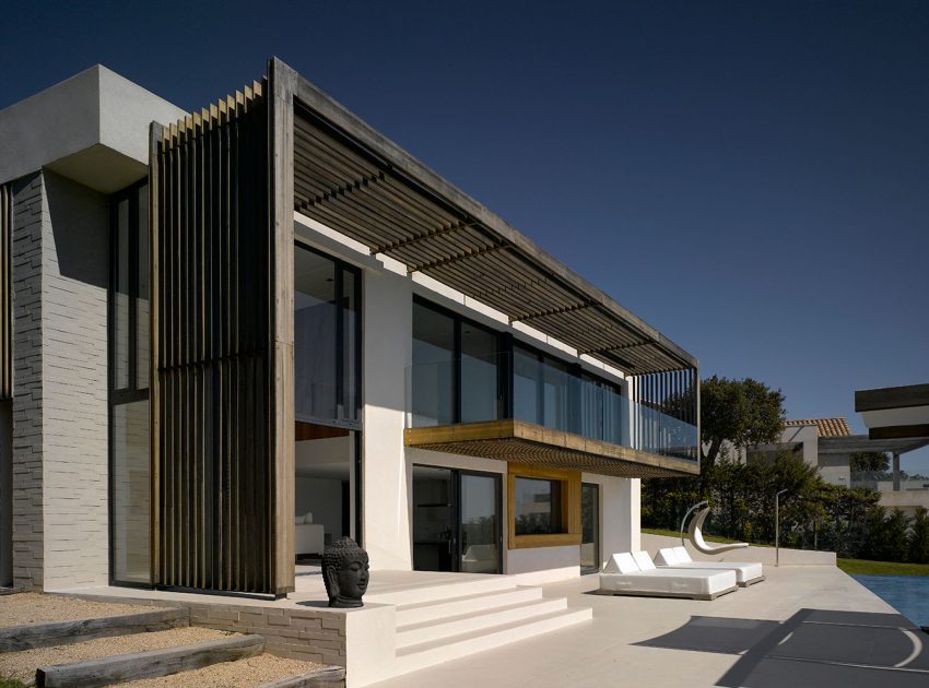 A Stunning and Spacious Home with Simple and Modern Lines in Saint-Tropez, France by JaK Studio (4)