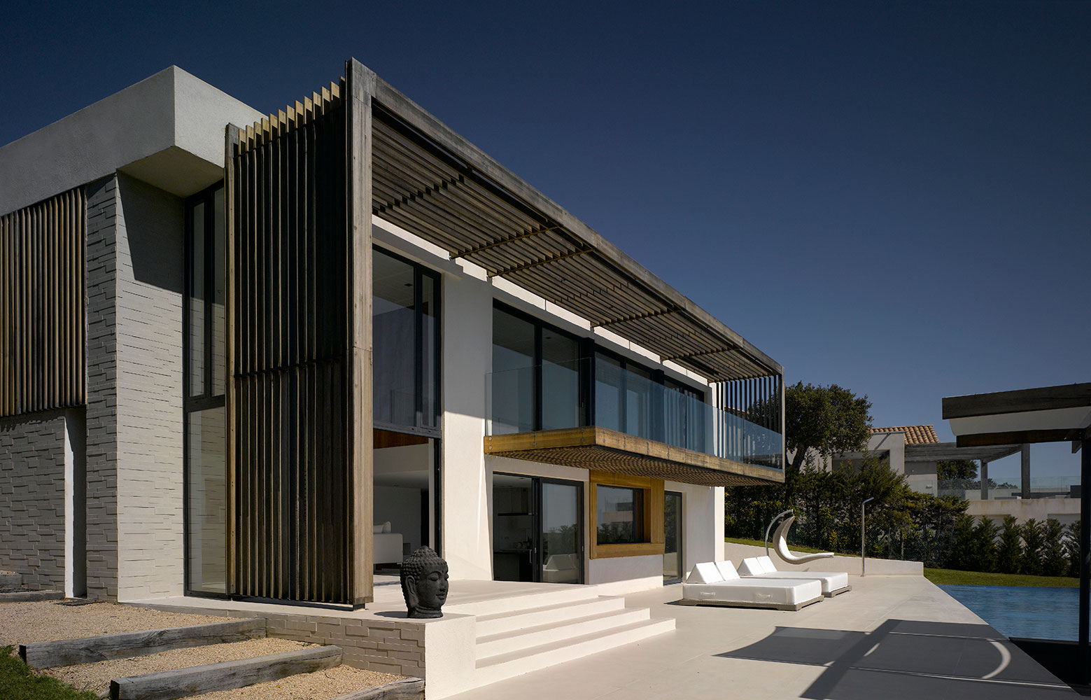 A Stunning and Spacious Home with Simple and Modern Lines in Saint-Tropez, France by JaK Studio (4)