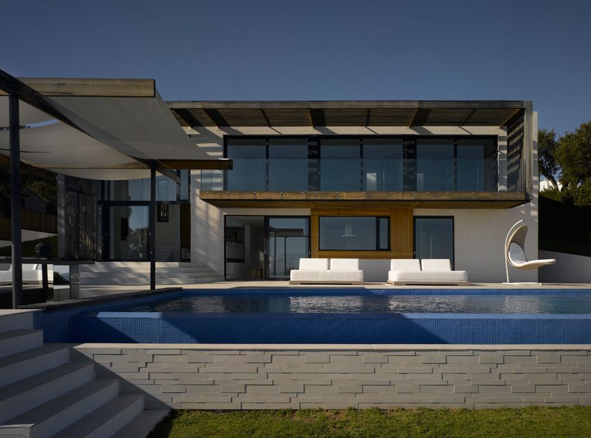 A Stunning and Spacious Home with Simple and Modern Lines in Saint-Tropez, France by JaK Studio (5)