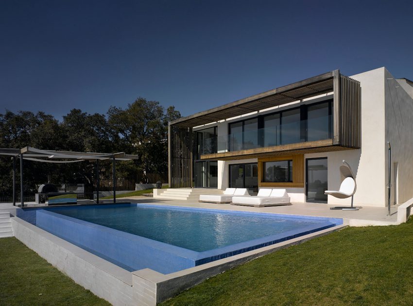 A Stunning and Spacious Home with Simple and Modern Lines in Saint-Tropez, France by JaK Studio (6)