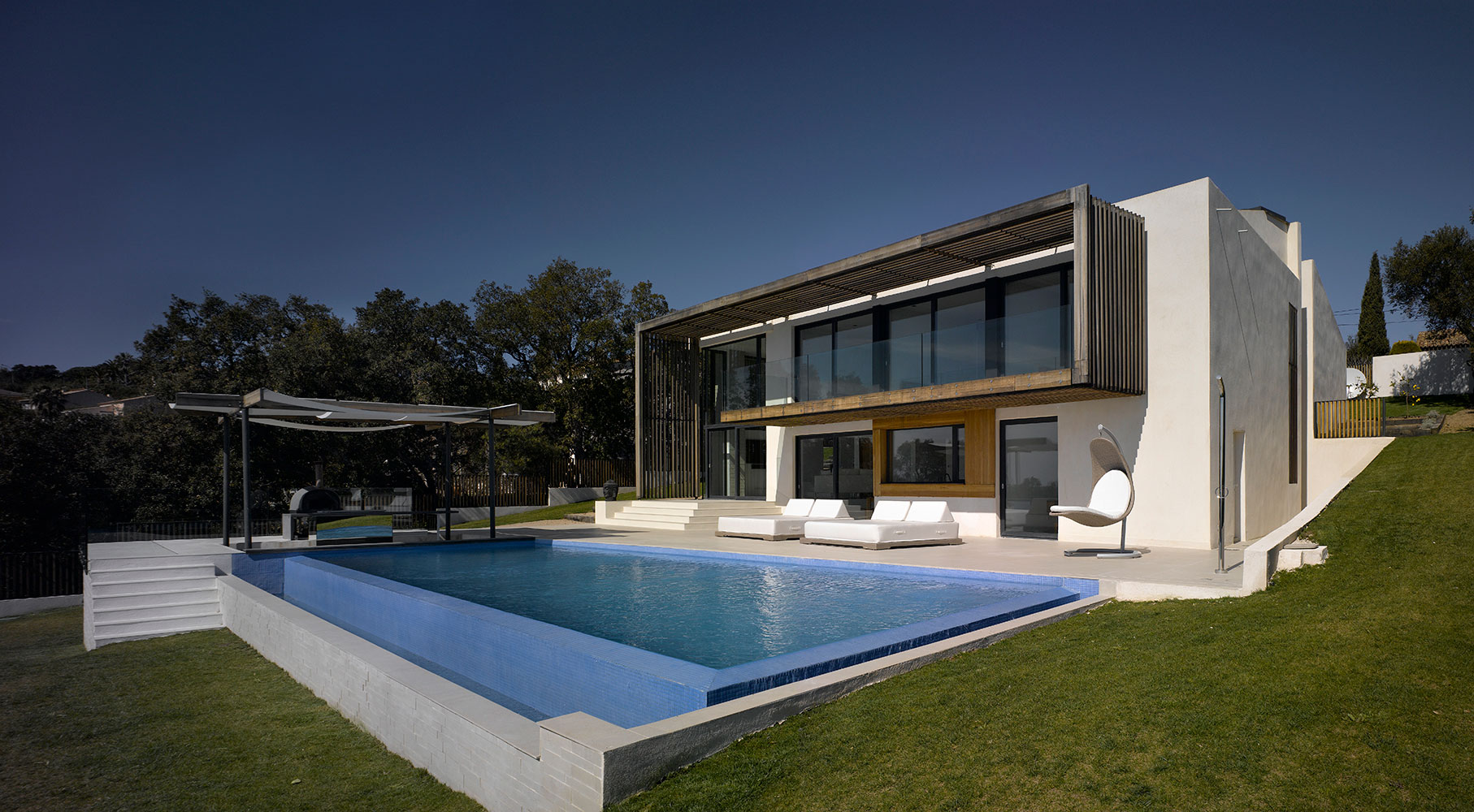 A Stunning and Spacious Home with Simple and Modern Lines in Saint-Tropez, France by JaK Studio (6)
