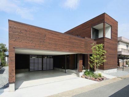 A Stunning and Stylish Single-Family Home with Enclosed Courtyards in Kyoto Prefecture by Arakawa Architects & Associates (1)